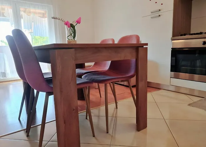 Apartment Nora Near The Beach