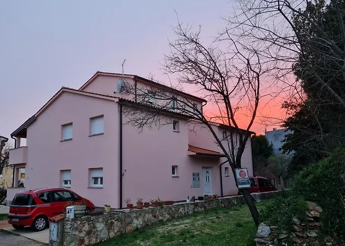 Apartment Nora Near The Beach