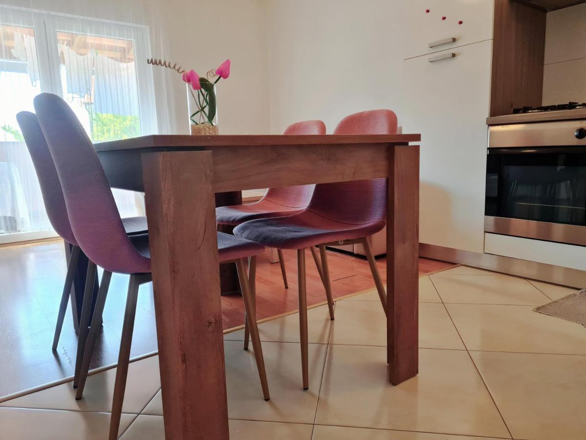 Apartma Nora Near The Pula